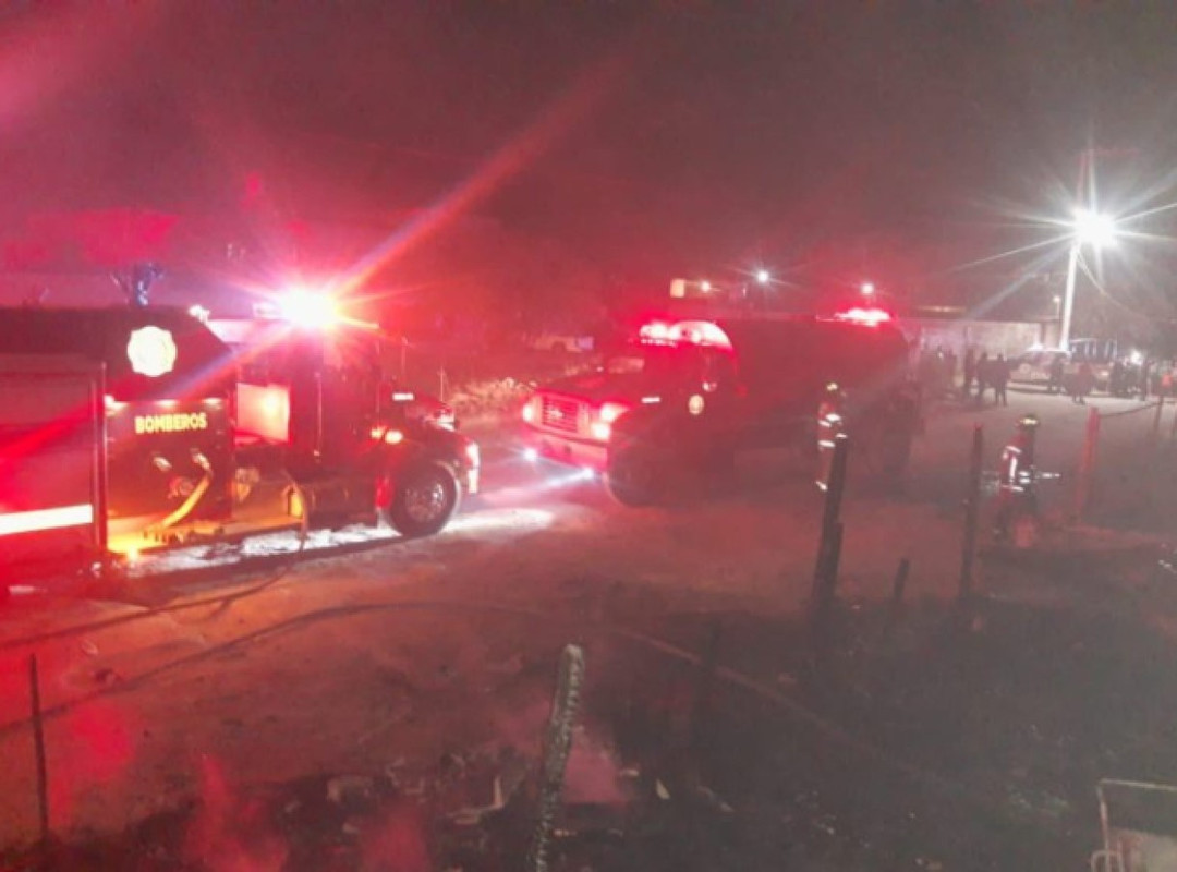 Mujer prendió fuego a su casa porque estaba molesta con su esposo