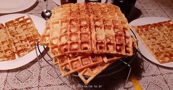 https://i.postimg.cc/YqxjS9Q7/sajtos-gofri-2023-06-10.jpg
