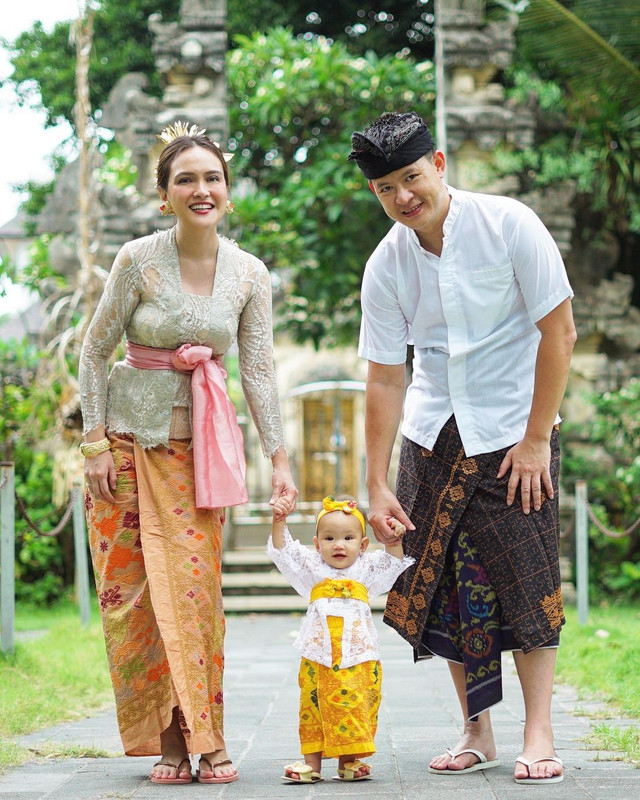 Menepi sementara di Bali, ini 8 potret family time ala Shandy Aulia