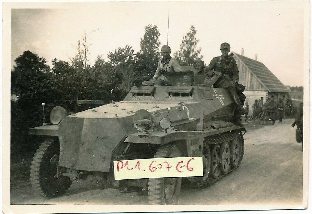 Schützenpanzerwagen SdKfz 250 Nr.2 mit aufgesessene Gebirgsjäger