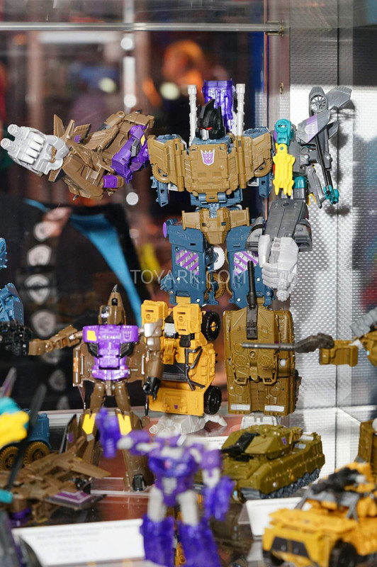 SDCC2015-Hasbro-Transformers-Combiner-Wars-039