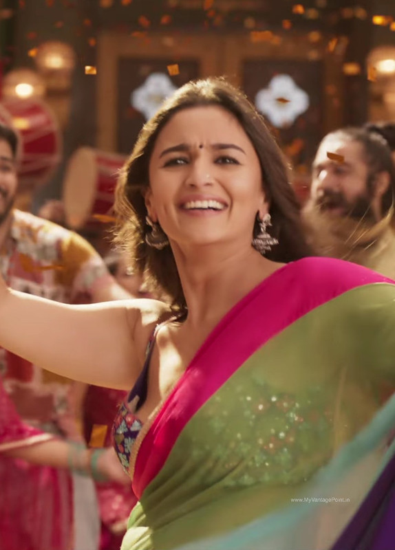 sexy-armpits-of-alia-bhatt-in-rocky-aur-rani-ki-prem-kahani-2023