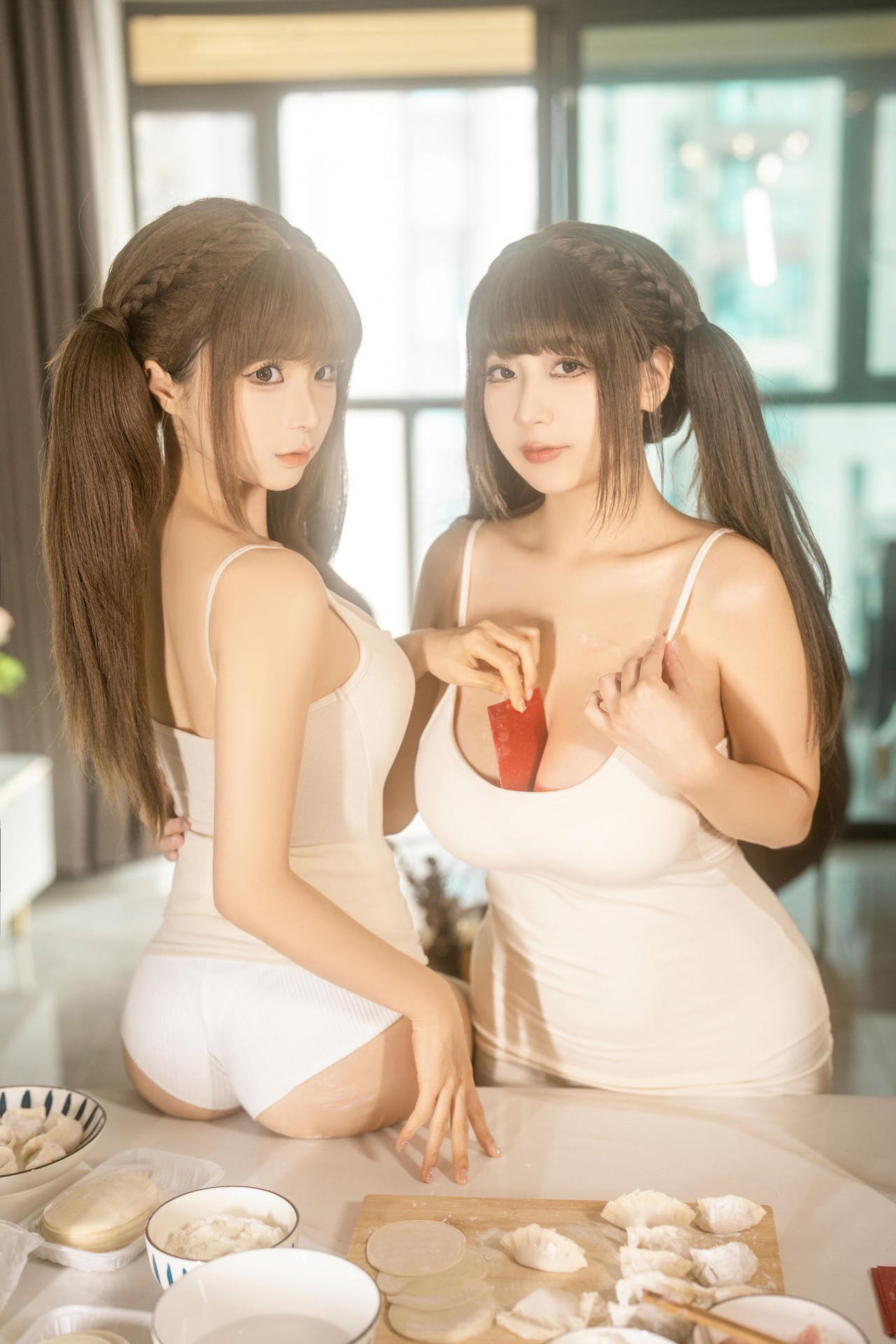 蠢 沫 沫 做爱图片《蠢沫沫 & 浅安安 – 双人新年贺岁》写真，这是双飞吗？插图1