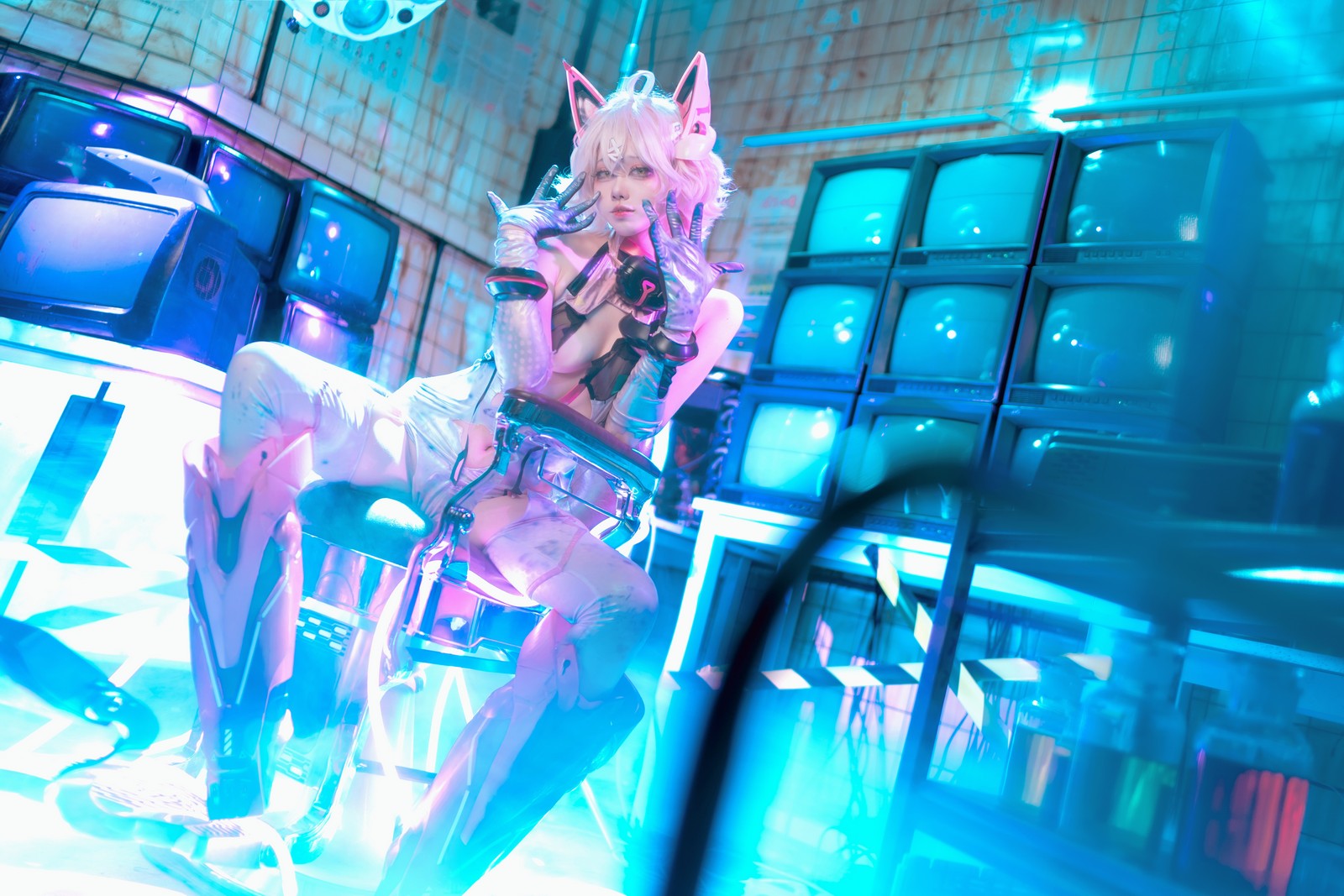 安食Ajiki 交错战线绯猁写真集 – 战斗角色COS高清图 [31P-357.7M]插图1