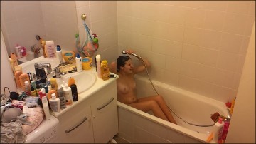 [Image: Voyeur12635140915.jpg]