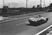 24 HEURES DU MANS YEAR BY YEAR PART ONE 1923-1969 - Page 39 56lm14-Aston-Martin-DBR-1250-Tony-Brooks-Reg-Parnell-12