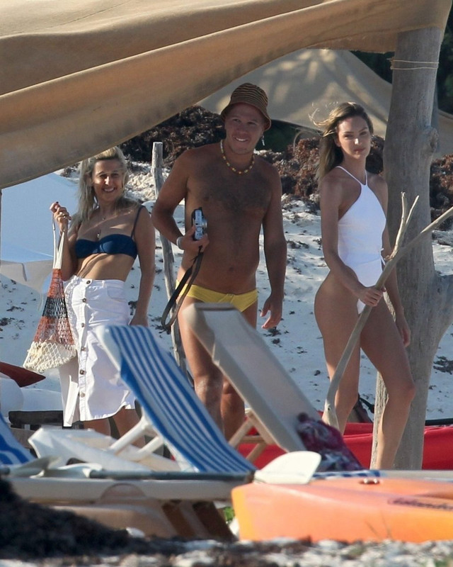 Candice-Swanepoel-Sexy-The-Fappening-Blog-com-37-1-1024x1280