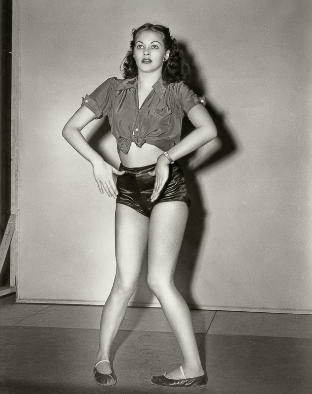 Yvonne_De_Carlo_c34