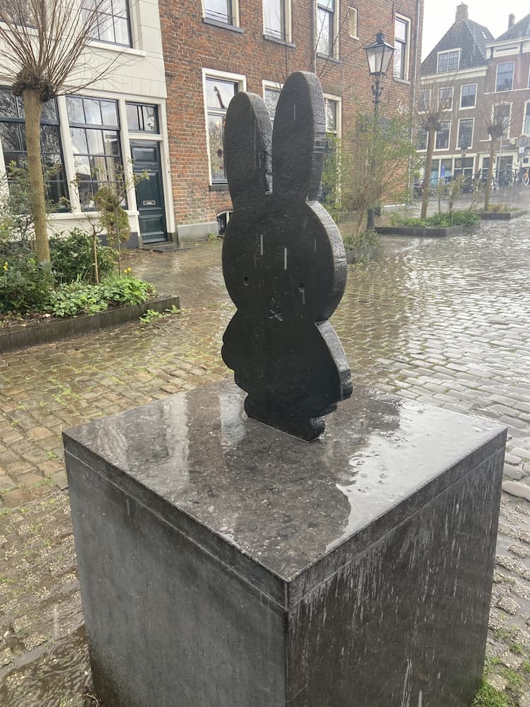 Picture of said Miffy sculpture