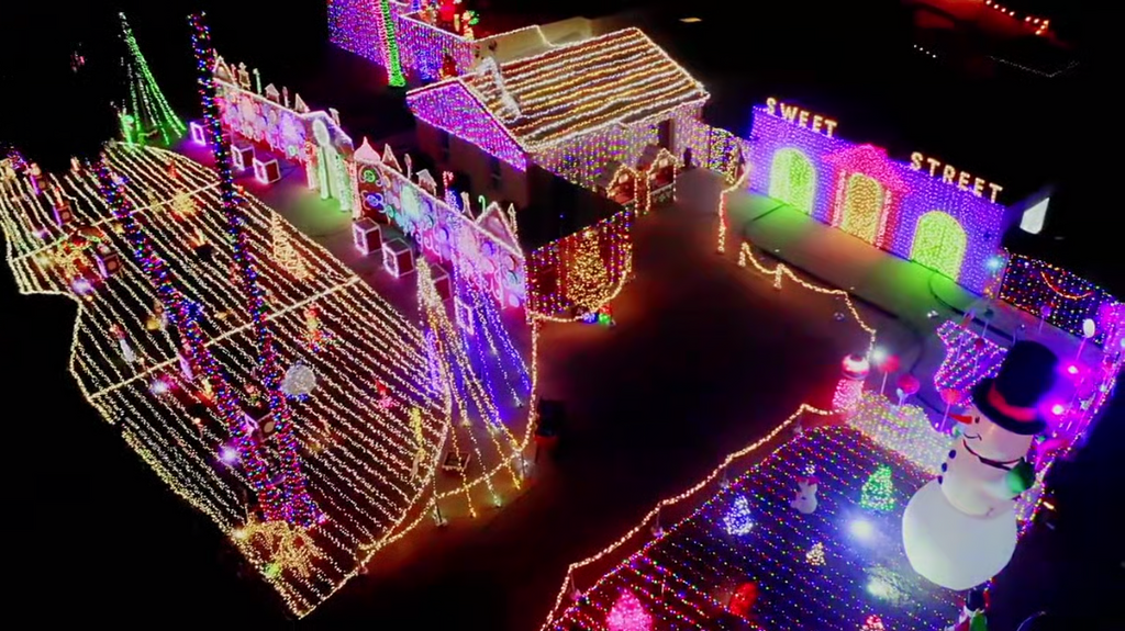 The Great Christmas Light Fight S11E01 | En 6CH | [720p] (x265) Gmk9wq7oo4n0