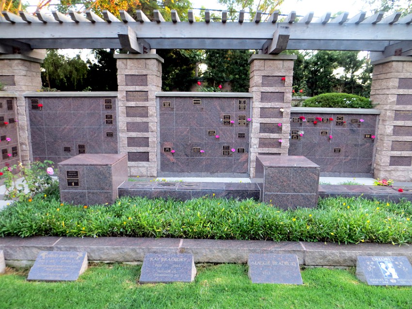Ray-Bradbury-Grave-1-OTIS