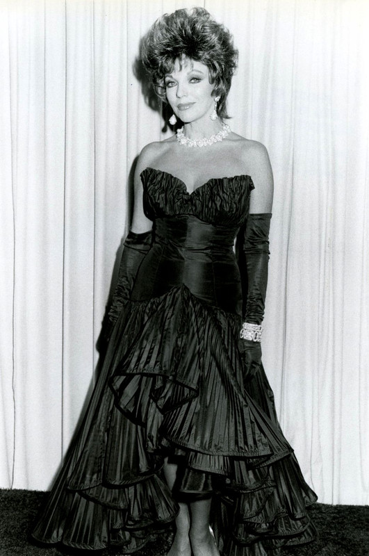 Joan_Collins_h18