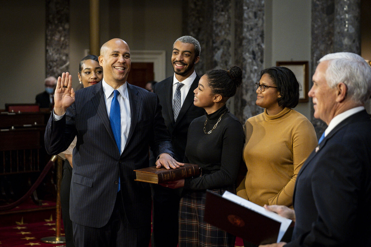 https://i.postimg.cc/Z52nKj1X/In-this-Jan-3-2021-file-photo-Sen-Cory-Booker-D-N-J-raises-his-hand-to-take-the-oath-of-offi.jpg