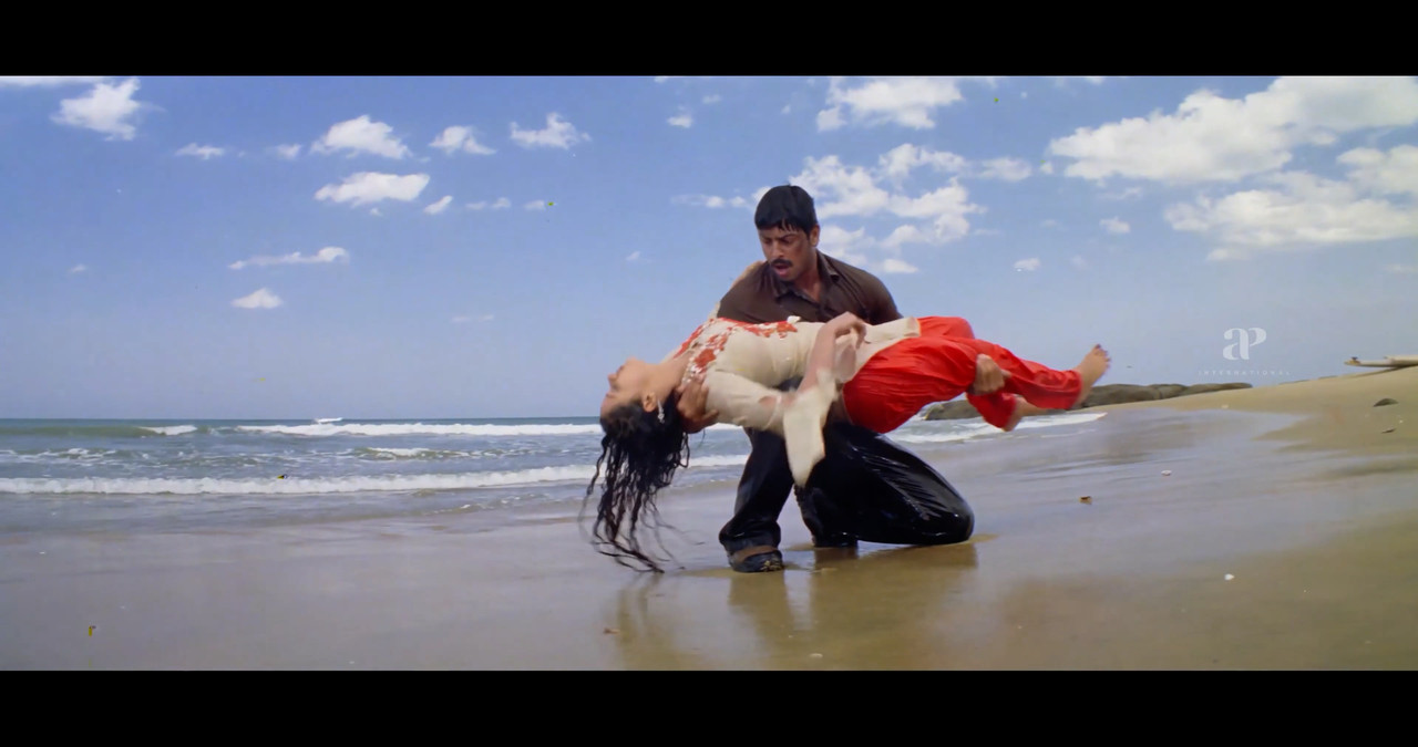 Bhavana - Kizhakku Kadalkarai Salai - In the end Love triumphs 4k.00_02_07_18.Still029