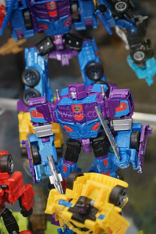 SDCC2015-Hasbro-Case-Transformers-Combiner-Wars-