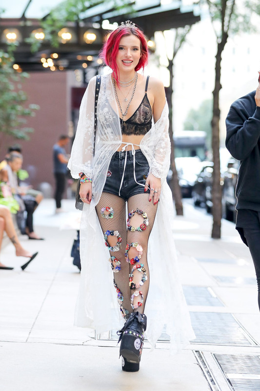 Bella-Thorne-SeeThrough-Bra-13