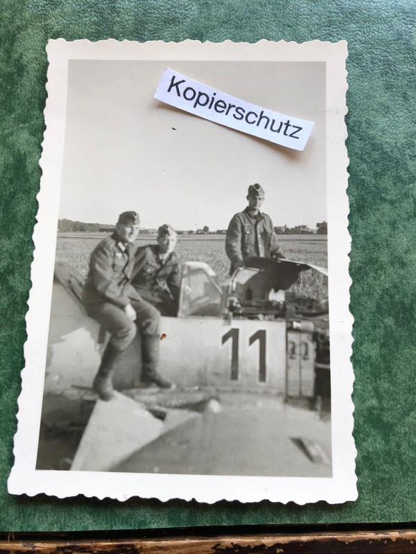 Altes Foto-Sturmgeschütz mit Seitenschürzen-Langrohr-Panzer-Tank-WW2 (1)