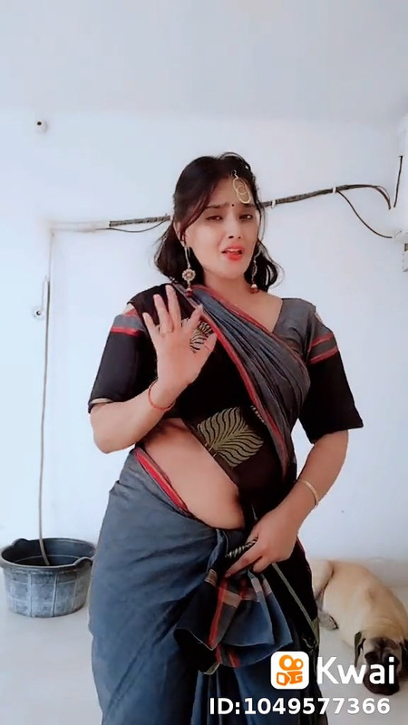 beautiful desi aunty sexy navel.mp4_snapshot_00.04.700
