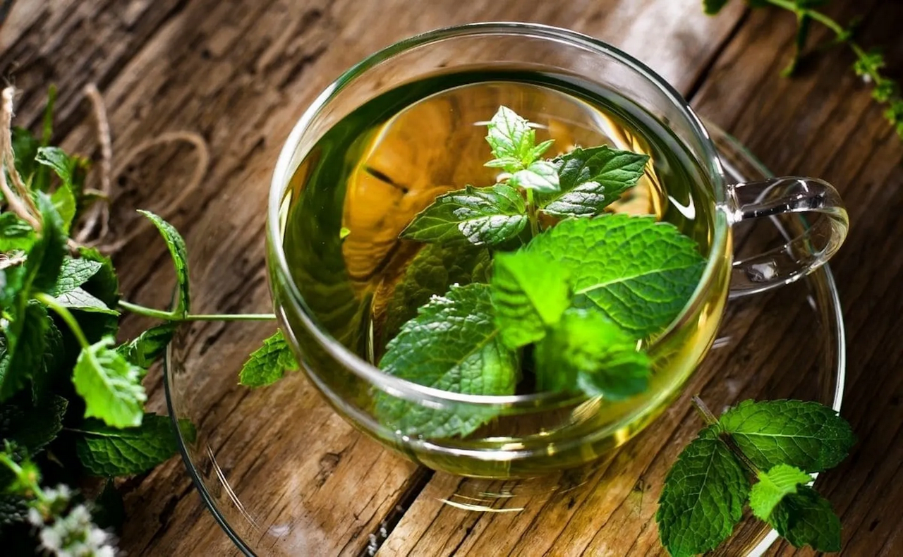 ¿Qué hace la hierbabuena en el estómago?