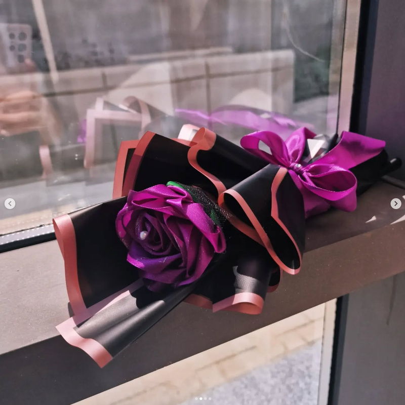 Midnight Rose – Satin Noir Single Bloom