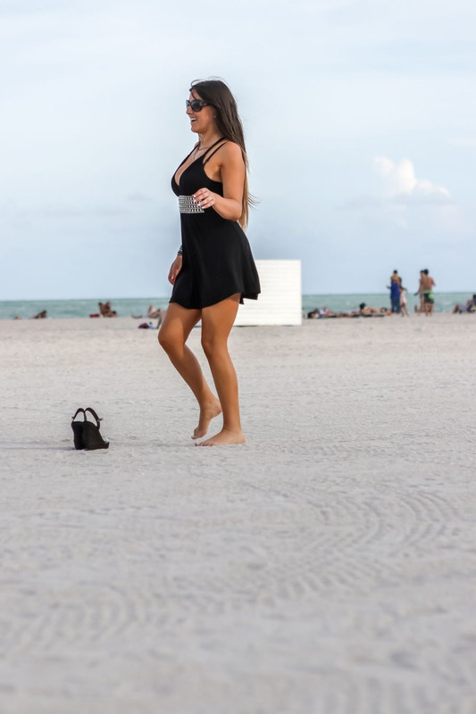 Claudia-Romani-Upskirt-STARS-com-4-1-5