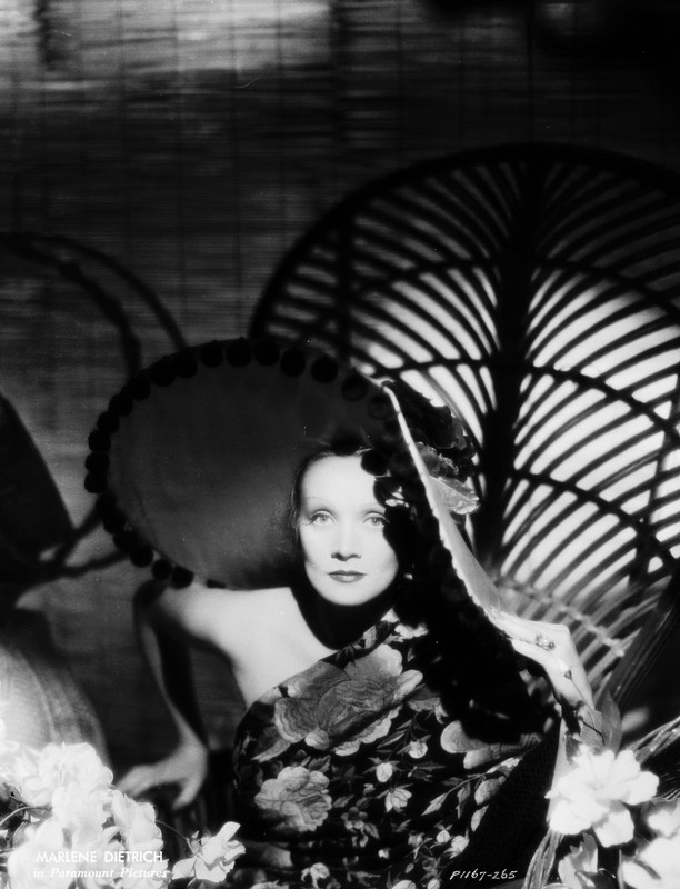 Marlene_Dietrich_b39