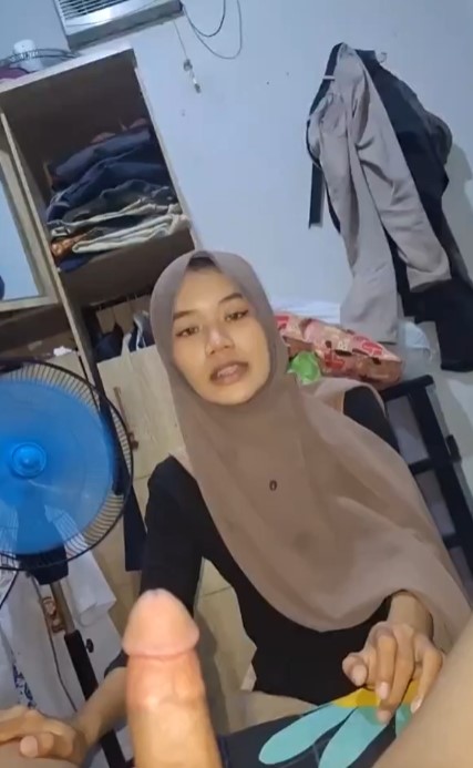 Sebentar Aku Mau Bantuin