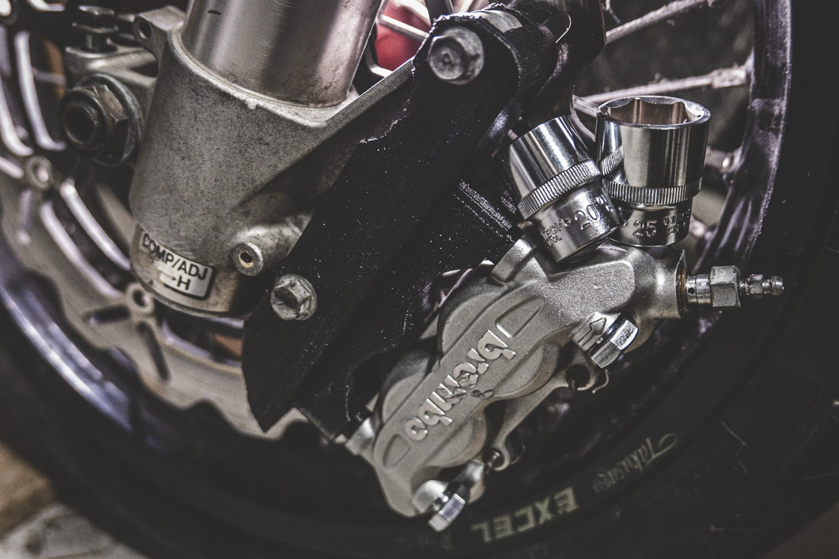 DR-Z Front Brake Caliper - Bracket for 100mm Brembo Axial Caliper