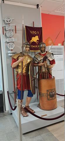 Museo militar nacional, arco de triunfo y museo nacional del pueblo. - Bucarest: Le petit Paris de l’est (8)