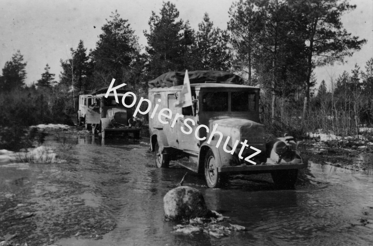 Russland Wolchow 1942 Sanitäter Verwunderte Kfz Lkw