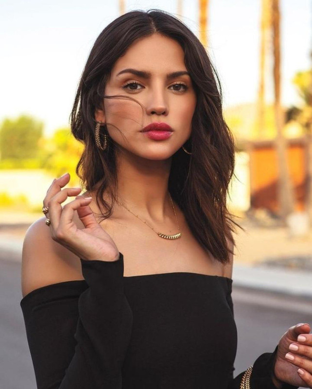 Eiza González es criticada en nueva foto para Instagram ¿por nuevas cirugías?