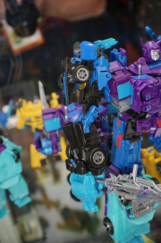 SDCC2015-Hasbro-Case-Transformers-Combiner-Wars-