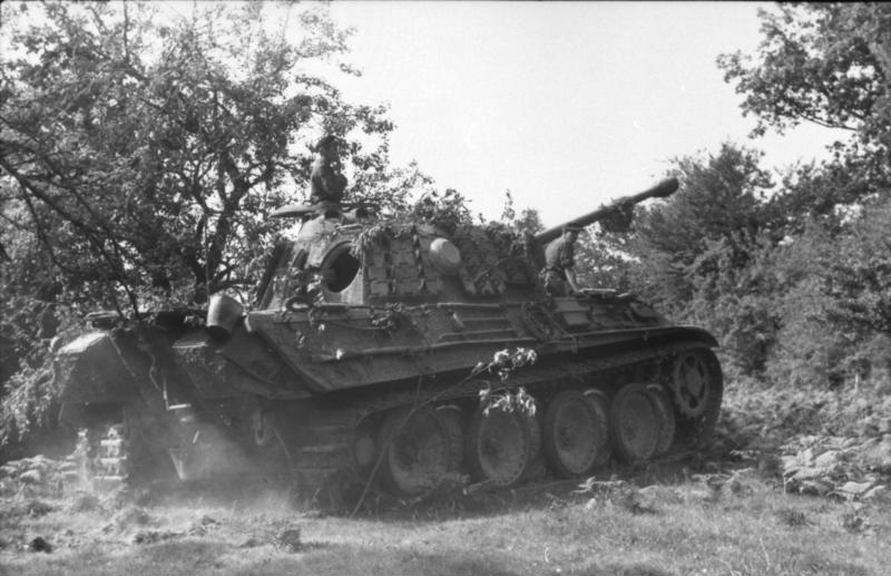 Bundesarchiv_Bild_101I-722-0406-06A,_Frankreich,_Panzer_V__Panther__im_Gelände