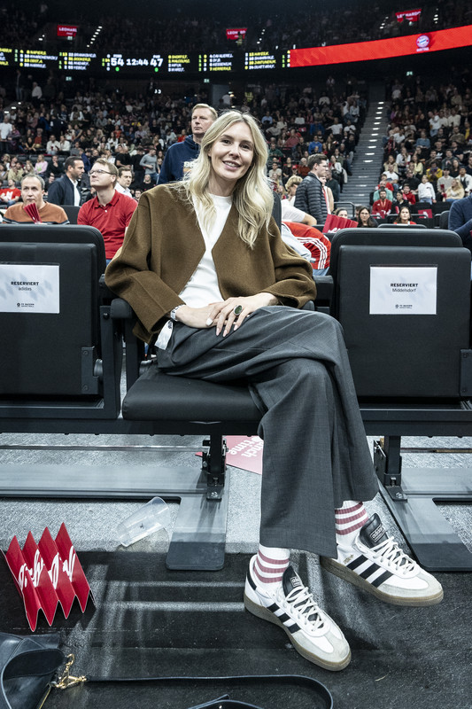 Caroline Middelsdorf at FC Bayern basketball game
