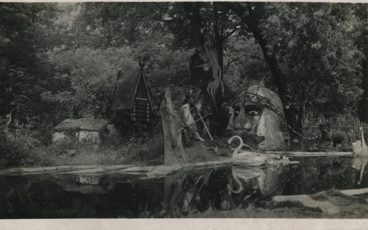 1951.Евпатория.П.уг.в.гор.парке