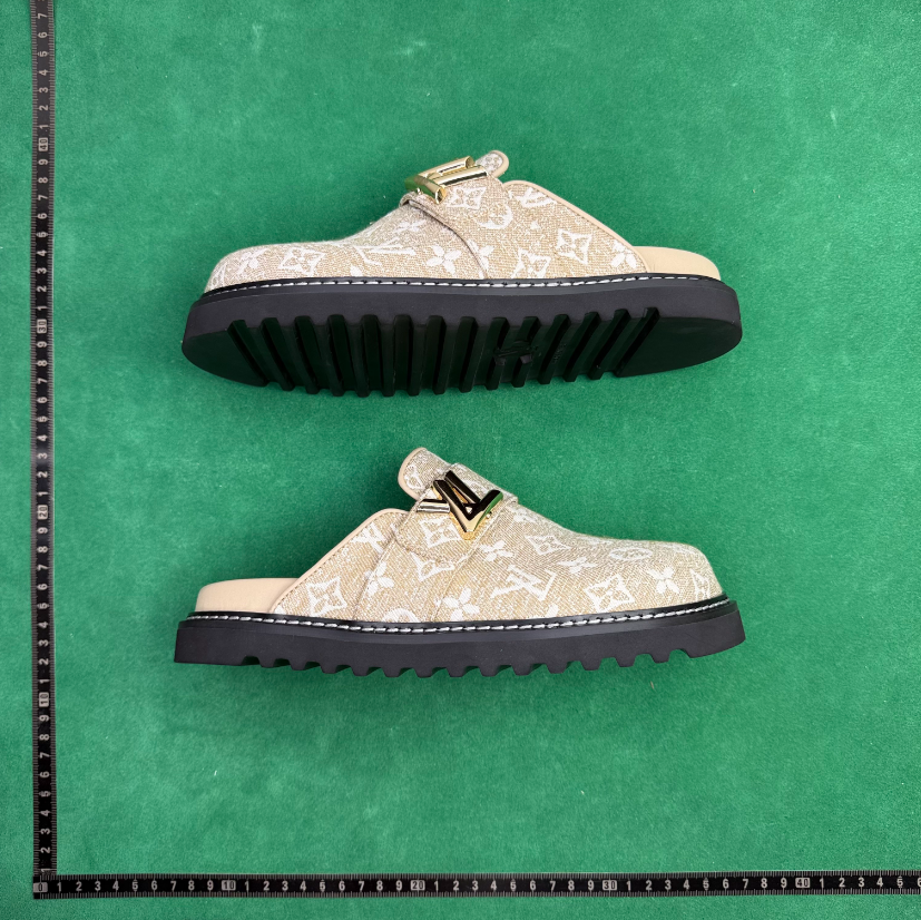 Louis Vuitton Cosy