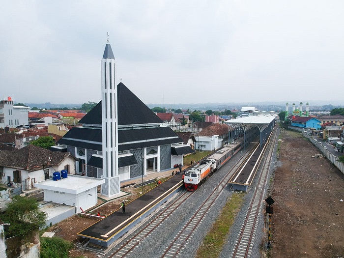 PT Kereta Api Indonesia (Persero) bersiap mengoperasikan jalur kereta api rute Cibatu-Garut.