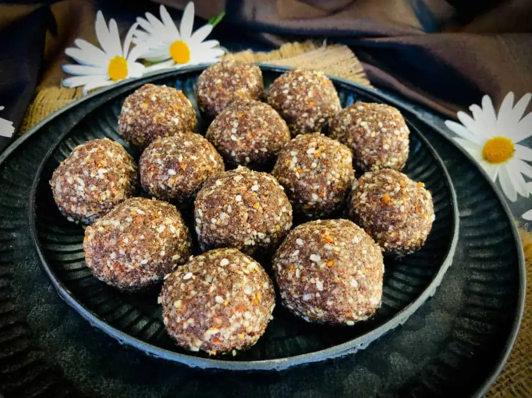 Til-Gur Ladoo