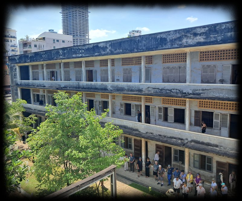 Phnom Penh, Palacio Real, Prisión S-21. - De la bahía de Halong a los templos de Angkor (11)