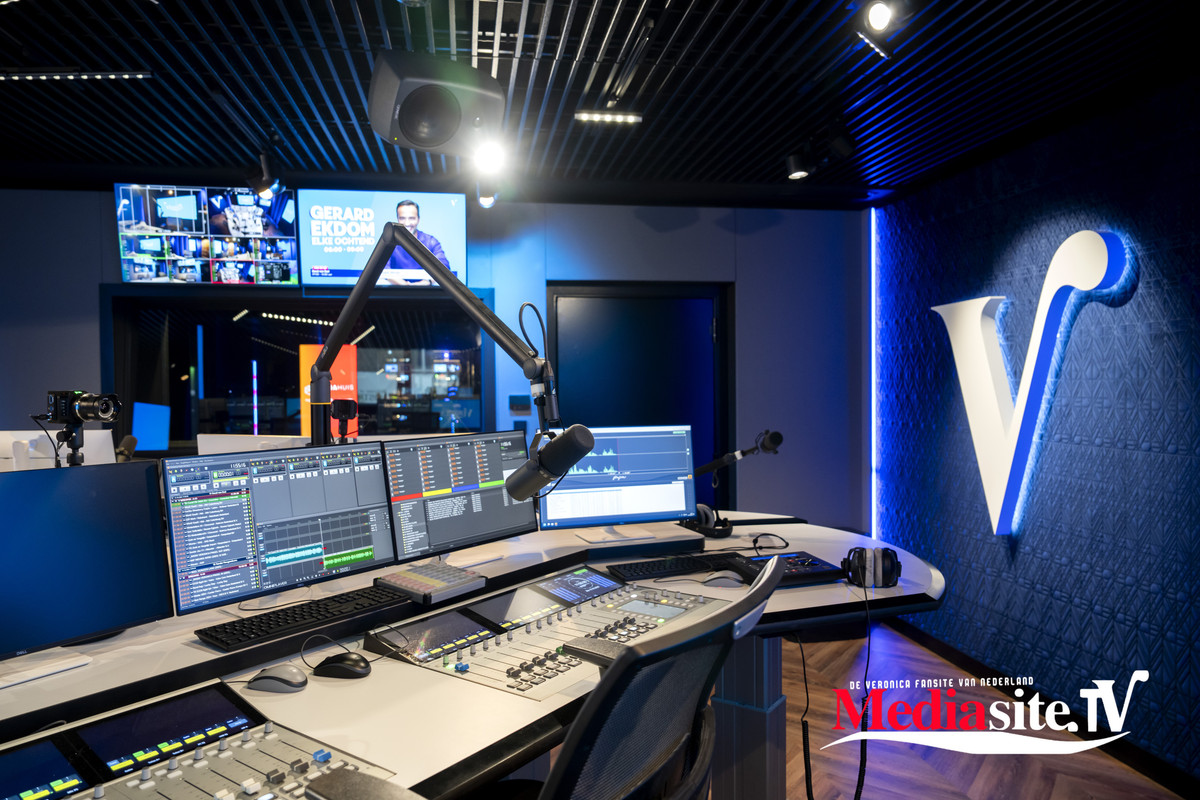 https://i.postimg.cc/Z5SF9Ljc/Radio-Veronica-studio-dj-meubel.jpg