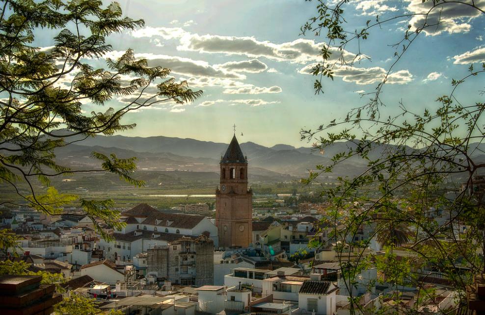 Turismo - De la playa a la sonrisa: cómo Torre del Mar está revolucionando el turismo dental Pueblos-blancos-malaga