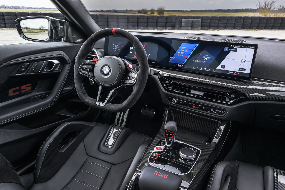 P90600893_highRes_the-new-bmw-m2-cs