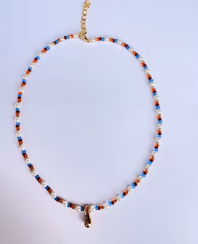 collier en perles multicolore
