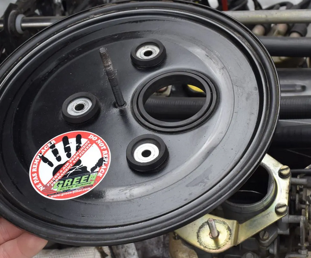 boite à air , l'axe fixant que le couvercle