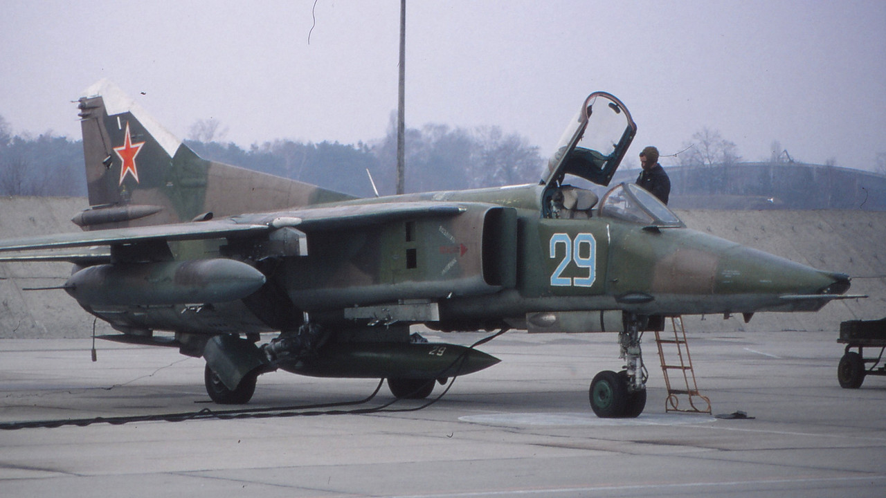 559 APIB Mig-27K 29 Blue_76802645400_2