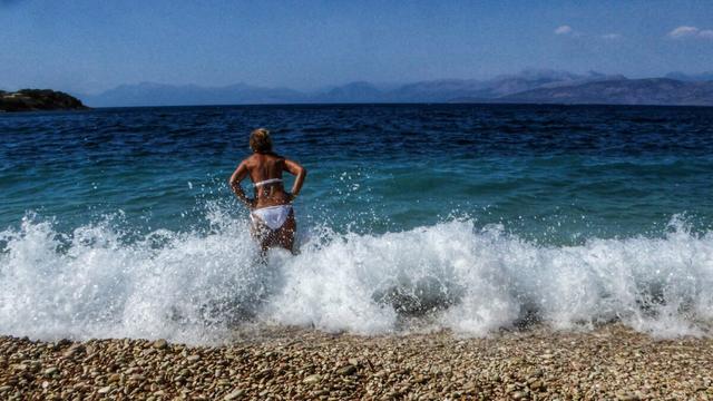 kairos aeras paralia gynaika eurokinissi 1 1200x675