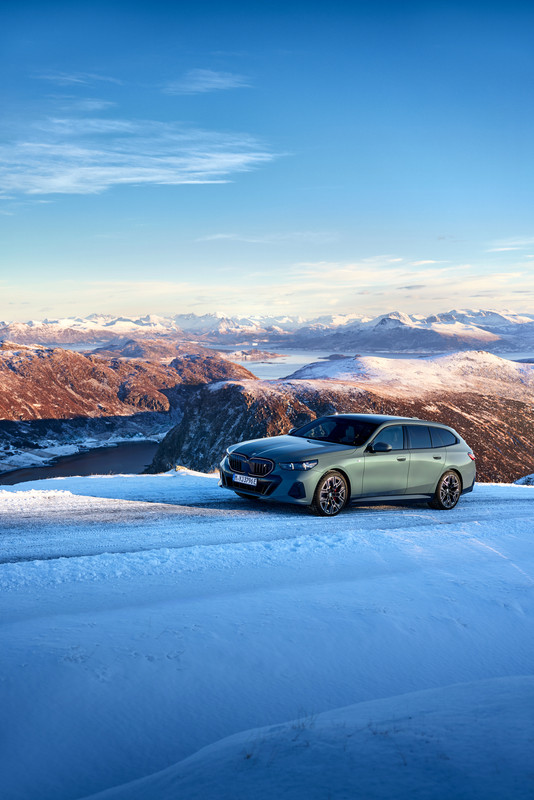 P90537250_highRes_the-new-bmw-i5-edriv