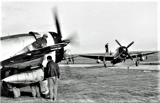 P-47-with-Luftwaffe-drop-tank-3.jpg