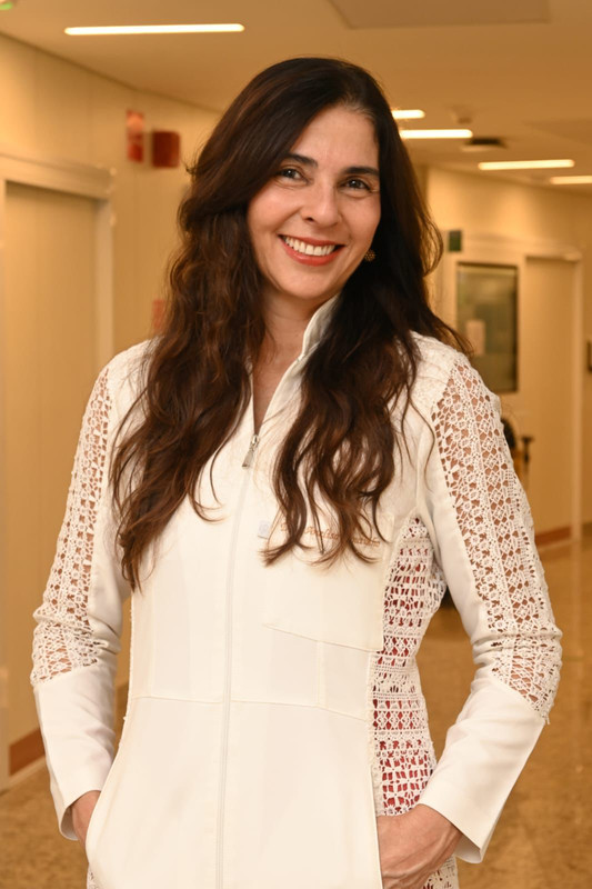 Dra. Anelisa Coutinho