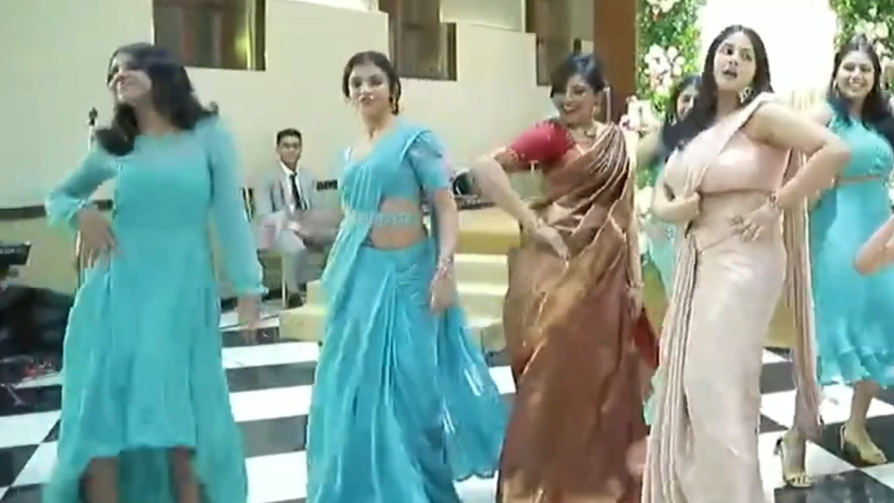 Busty Malayali  Girl Huge Jiggling Breasts.mp4_snapshot_00.24.618